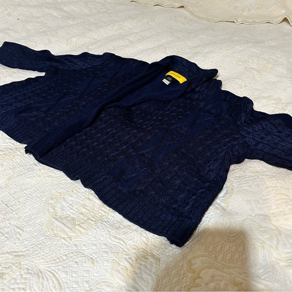 St. John Women’s Blue Cableknit 3/4 sleeve open front cardigan shrug. Size L - Picture 9 of 14